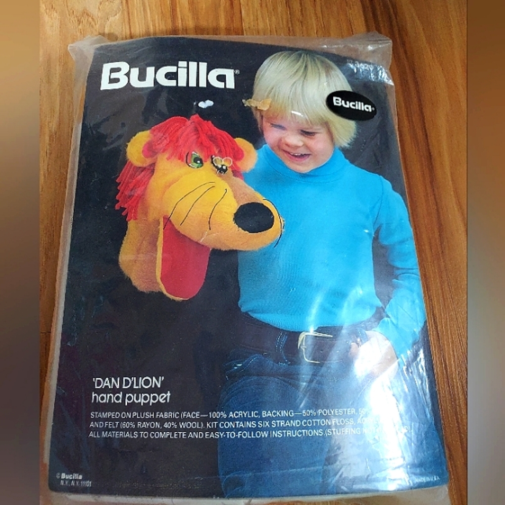 Bucilla Dan D’Lion 3629 Lion Hand Puppet  Craft Kit Plush Fabric Vintage Sealed